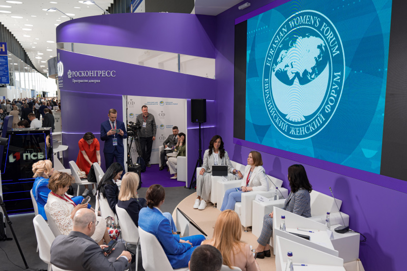 ПМЭФ-2023: меры для развития легкой промышленности предложили женщины-представители отрасли