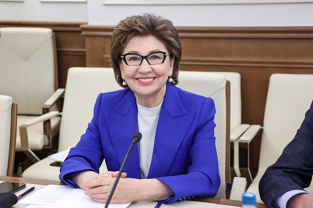 Поздравление председателя Совета ЕЖФ Галины Кареловой с Днем матери