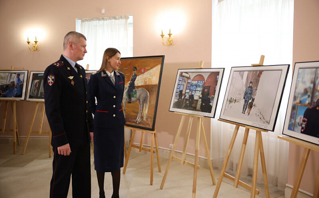 Выставка «Женщины в погонах» открылась в Москве
