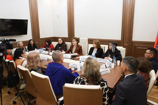 Галина Карелова встретилась с участниками программы в поддержку коренных народов России